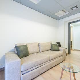 Apartment for rent for €1,000 per month in Athens, Ougko Viktoros