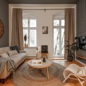 Apartment for rent for €1,978 per month in Berlin, Erich-Weinert-Straße