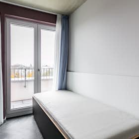 Wohnung zu mieten für 1.200 € pro Monat in Berlin, Mühlenstraße