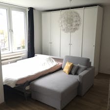 Apartment for rent for €949 per month in Düsseldorf, Gerhart-Hauptmann-Straße