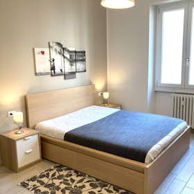 Apartment for rent for €1,450 per month in Milan, Via Marco Greppi