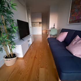 Apartment for rent for €1,350 per month in Porto, Rua das Fontaínhas