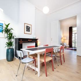 Apartment for rent for €4,250 per month in Saint-Gilles, Chaussée de Charleroi