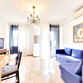 Apartment for rent for €3,150 per month in Milan, Via Giuseppe Carozzi