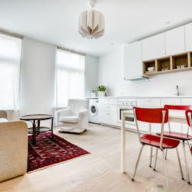 Apartment for rent for €3,000 per month in Brussels, Rue Blaes