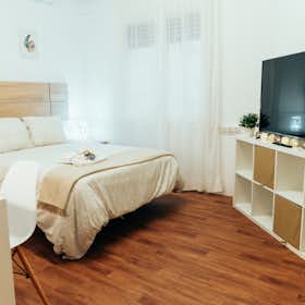 Private room for rent for €700 per month in Barcelona, Carrer de Muntaner