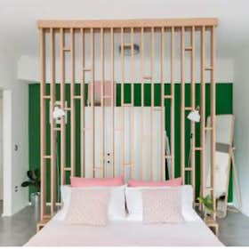 Apartment for rent for €1,200 per month in Ljubljana, Rozmanova ulica