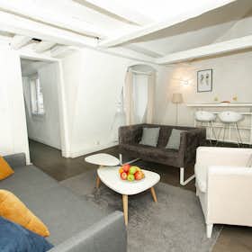 Apartment for rent for €4,827 per month in Paris, Rue Saint-Louis-en-l'Île