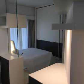 Apartment for rent for €3,600 per month in Rome, Lungotevere degli Artigiani