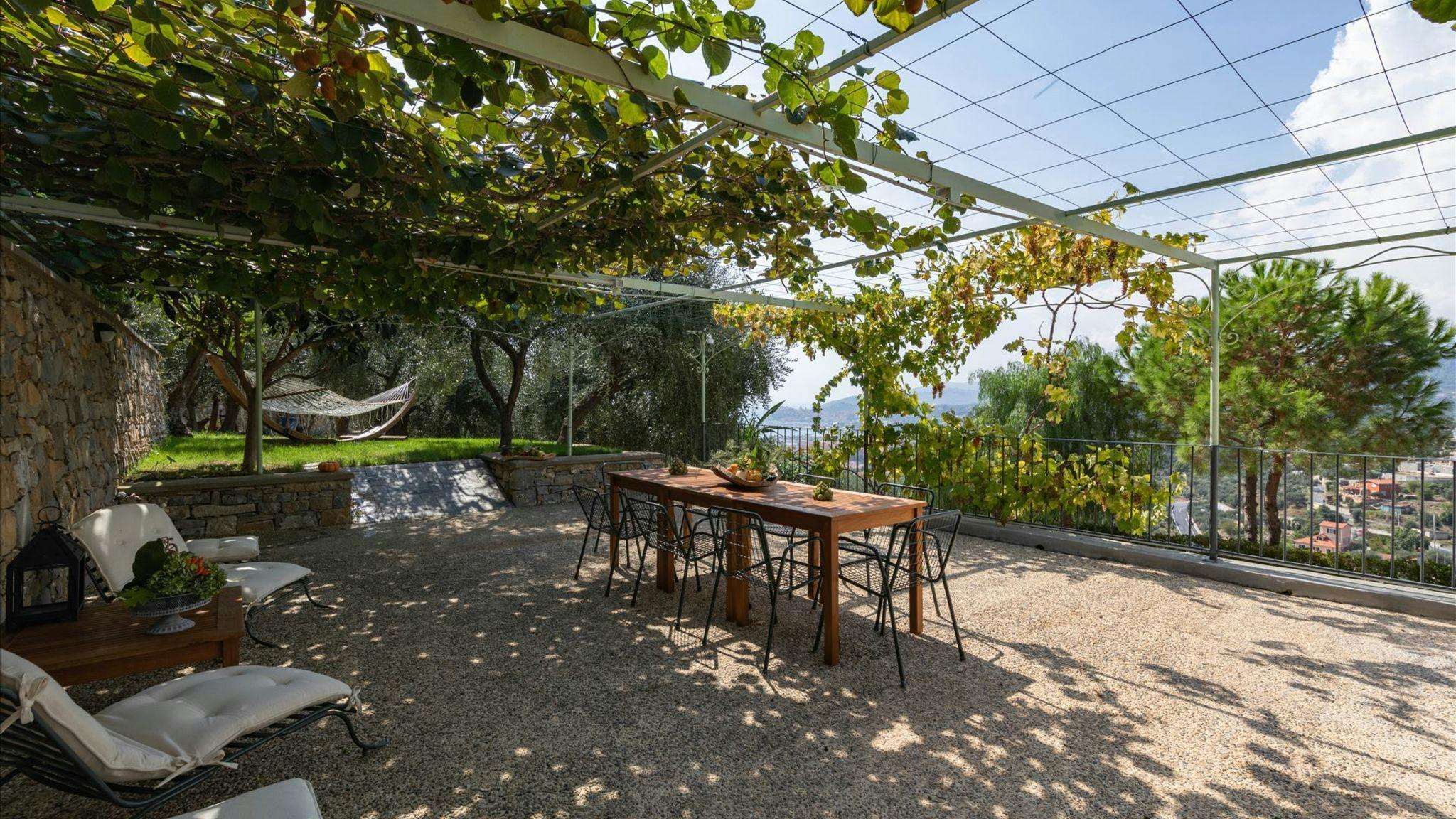 Apartment for rent for €1 per month in Imperia, Via Diano Calderina