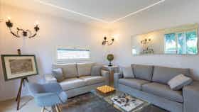 公寓 正在以 €2,325 的月租出租，其位于 Imperia, Via Diano Calderina