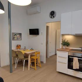 Apartment for rent for €2,056 per month in Milan, Via Antonio Fontanesi