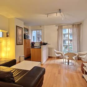 Apartment for rent for €1,995 per month in Paris, Rue de Passy