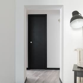 Apartment for rent for €2,000 per month in Rome, Via degli Artisti
