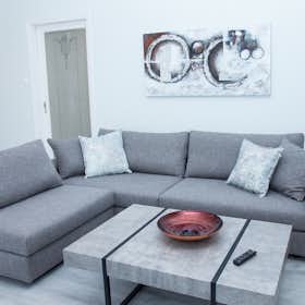 Apartment for rent for €2,000 per month in Glyfáda, Arachthou