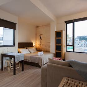 Studio for rent for €2,000 per month in Athens, Aristofanous
