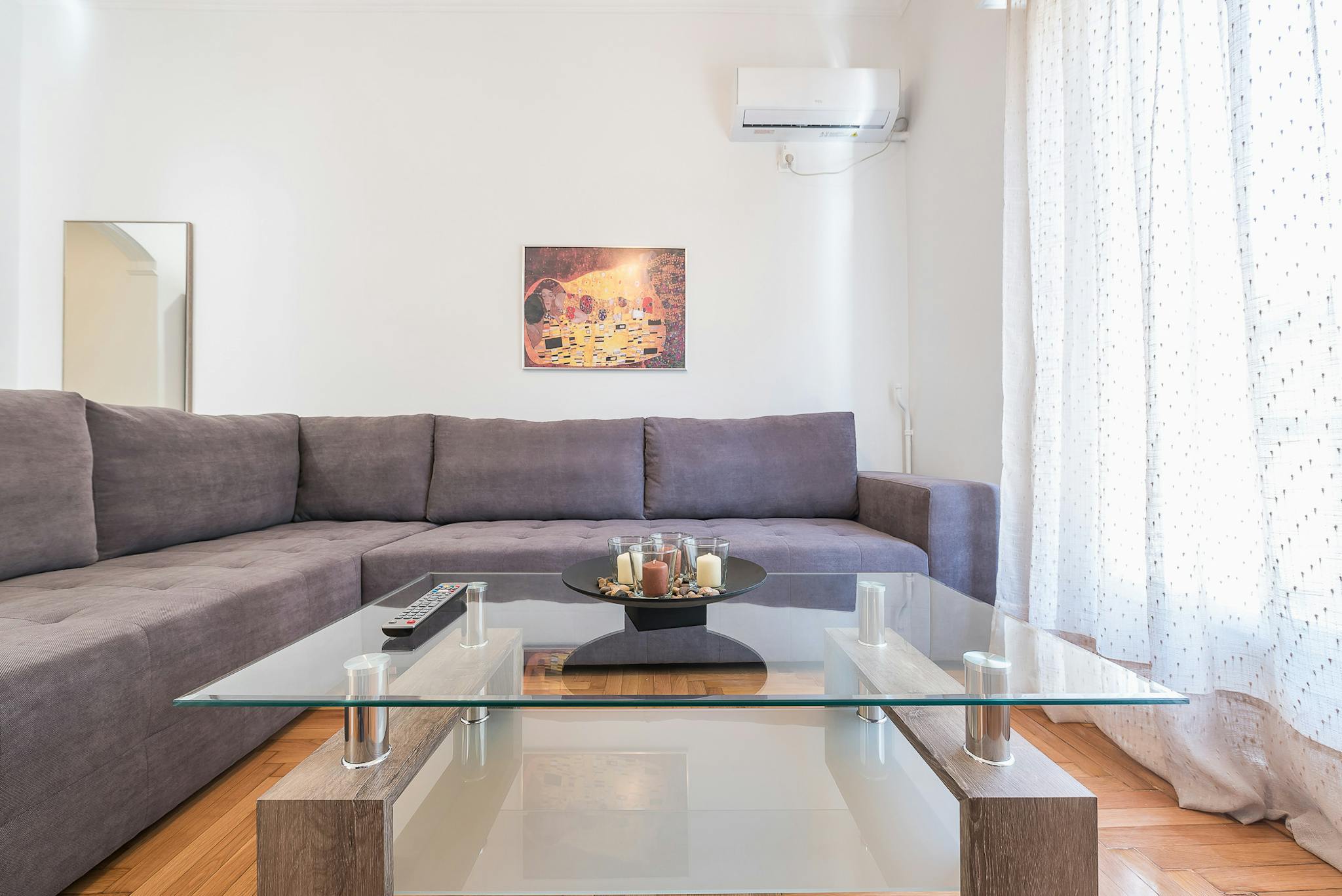 Aixoneon, Athens preview