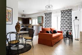 Mieszkanie do wynajęcia za 2000 € miesięcznie w mieście Athens, Aristaiou