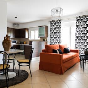 Appartement te huur voor € 2.000 per maand in Athens, Aristaiou