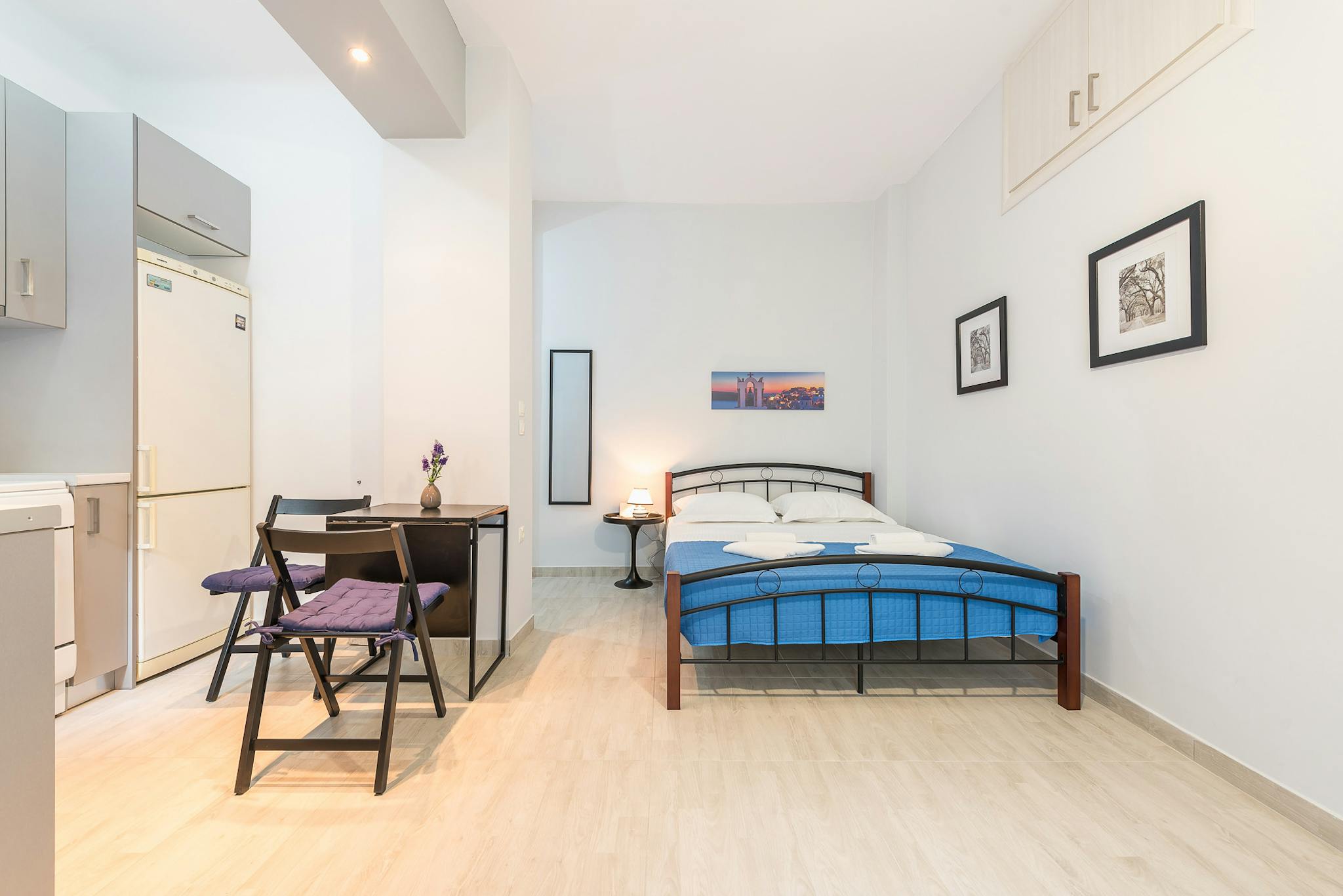 Veikou, Athens preview