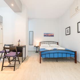Appartement à louer pour 2 000 €/mois à Athens, Veikou