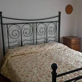Lägenhet att hyra för 990 € i månaden i Tivoli, Viale del Canopo