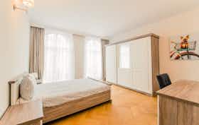 私人房间 正在以 €600 的月租出租，其位于 Auderghem, Chaussée de Wavre