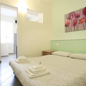 Studio for rent for €3,780 per month in Florence, Via Santa Monaca