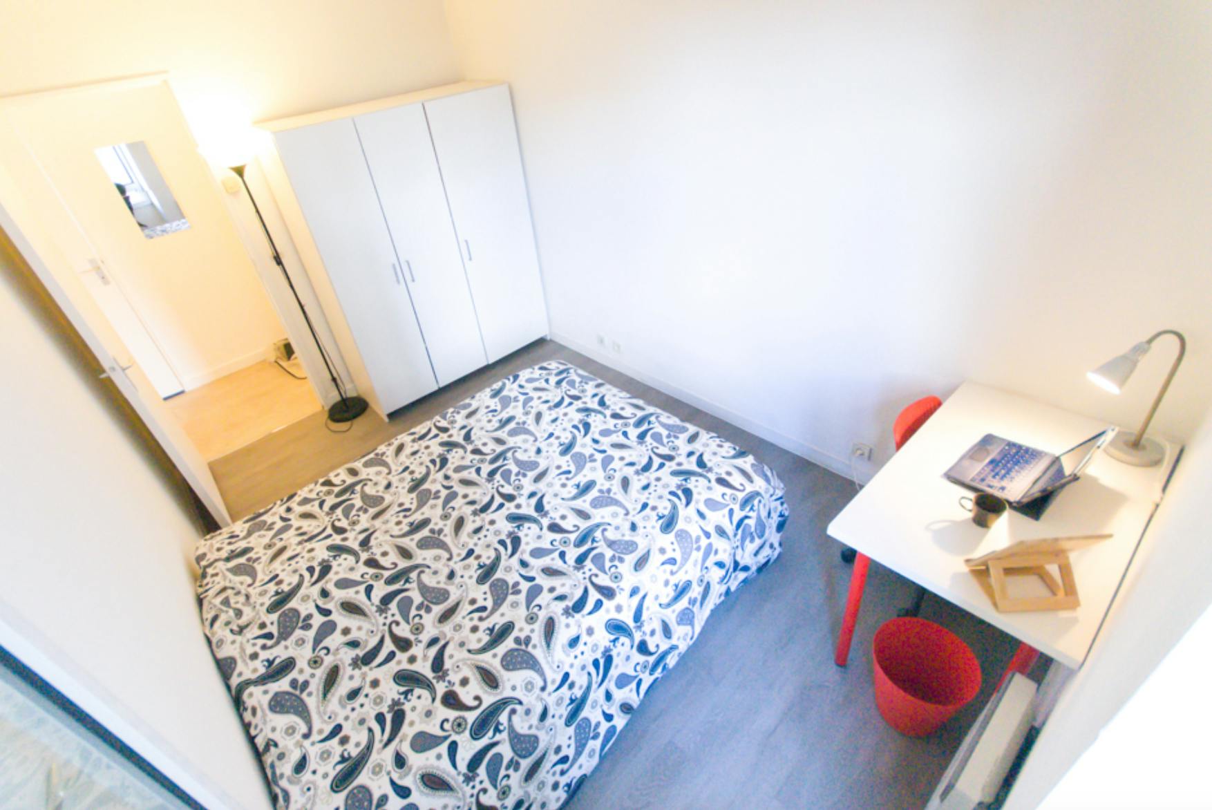 Private room for rent on Rue de la Croix-Moreau, Paris - Vue 3