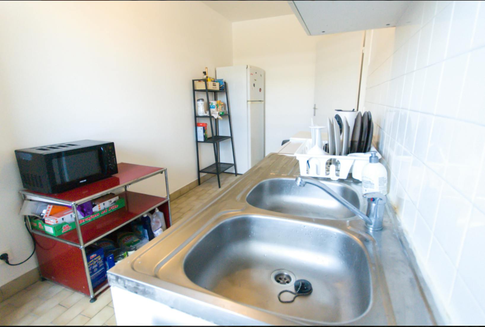 Private room for rent on Rue de la Croix-Moreau, Paris - Plus