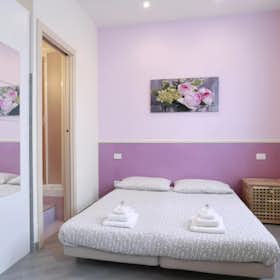Apartment for rent for €2,271 per month in Florence, Via Santa Monaca