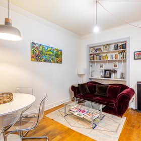 Apartment for rent for €2,840 per month in Paris, Rue de Picardie