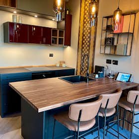 Appartement te huur voor € 1.500 per maand in Florence, Viale Belfiore