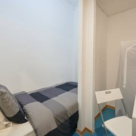 Private room for rent for €400 per month in Lisbon, Avenida António Serpa