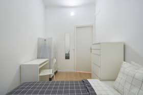 Private room for rent for €450 per month in Lisbon, Avenida António Serpa