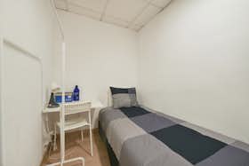 Отдельная комната сдается в аренду за 350 € в месяц в Lisbon, Avenida António Serpa