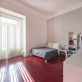 Private room for rent for €550 per month in Lisbon, Avenida António Serpa