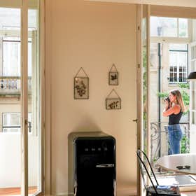 Apartment for rent for €1,860 per month in Porto, Rua da Galeria de Paris