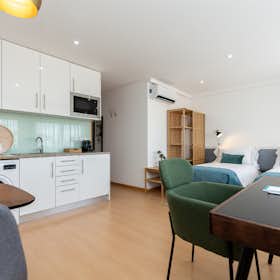 Apartment for rent for €1,860 per month in Porto, Rua de Costa Cabral