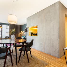 Apartment for rent for €2,740 per month in Porto, Rua de Pinto Bessa