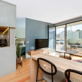 Apartment for rent for €2,890 per month in Porto, Rua de Pinto Bessa