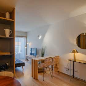 Apartment for rent for €2,190 per month in Porto, Rua de Pinto Bessa