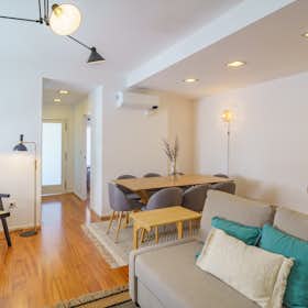 Apartment for rent for €3,290 per month in Porto, Rua do Doutor Alves da Veiga