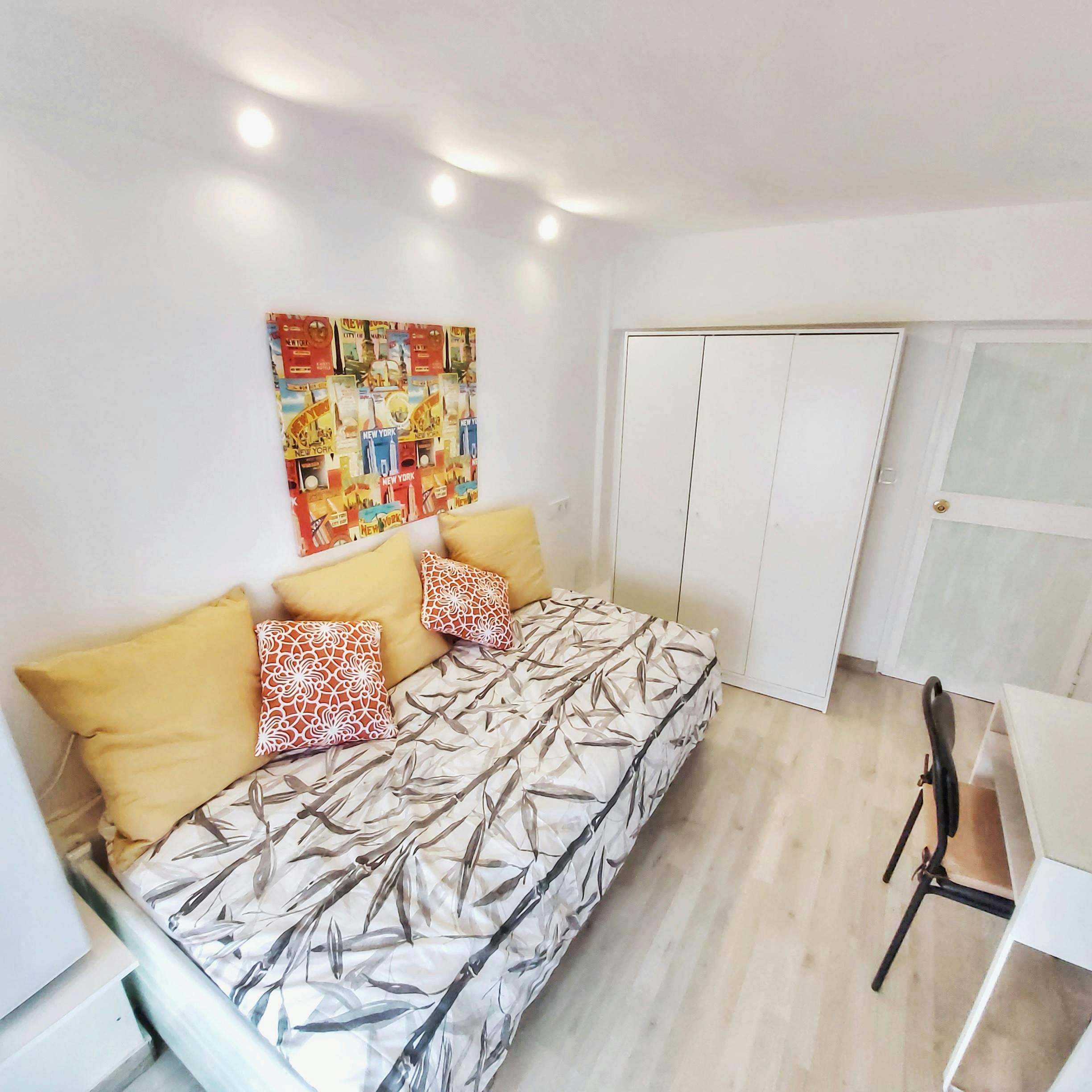 Private room for rent for €600 per month in Málaga, Calle Sierra Blanca