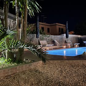 Apartamento en alquiler por 2100 € al mes en Anzio, Via Alcione