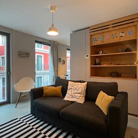 Apartment for rent for €2,500 per month in Lisbon, Rua do Salitre