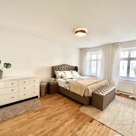 Apartment for rent for €2,400 per month in Berlin, Rheinsberger Straße
