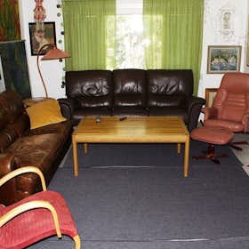 私人房间 正在以 €550 的月租出租，其位于 Espoo, Vanha Turuntie
