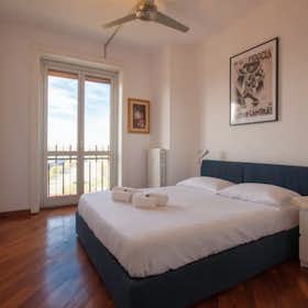 Apartment for rent for €2,400 per month in Milan, Via Valtellina