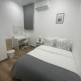 Private room for rent for €825 per month in Barcelona, Carrer de la Cera